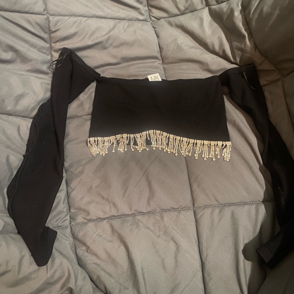 Black off the shoulder diamond crop top